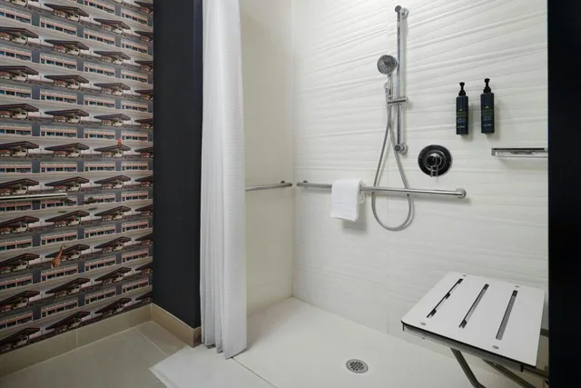 Savvy, Guest Room, King Bed, Large، Aloft Orlando International Drive 5/7