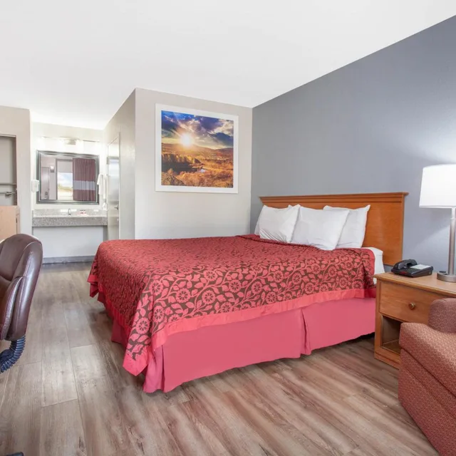 غرفة بسرير كينج للمدخنين، Days Inn by Wyndham Clinton Laurens I-26 1/2