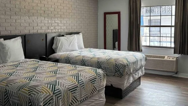 غرفة قياسية بسريرين مزدوجين بمطبخ للمدخنين، Studio6 Tallahassee, FL – North Monroe 6/10