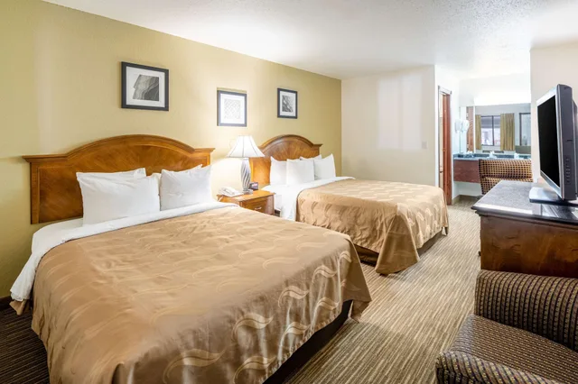 غرفة قياسية بسريرين كوين، Quality Inn Keystone near Mount Rushmore 3/7