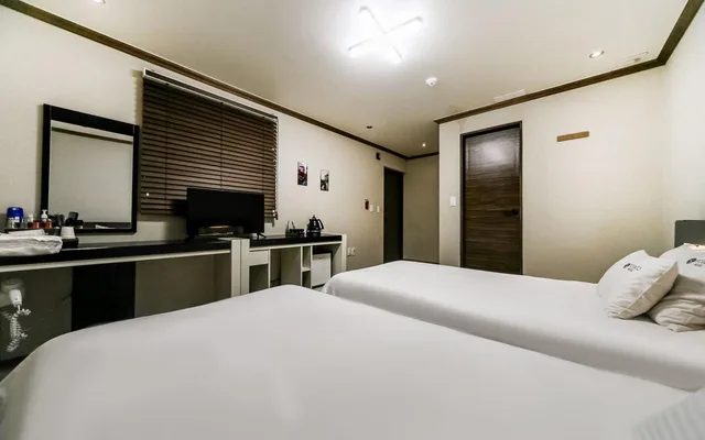 Mini, Twin Beds، Potato Motel 1/1
