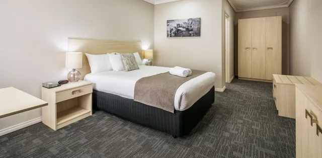 جناح تنفيذي بسرير كوين، Mandala Ace Albany Hotel 2/3