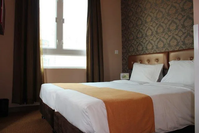 Room, Queen Bed, City View, Best Western Hotel Causeway Bay 1/1