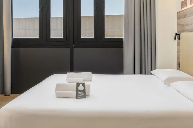 غرفة قياسية بسرير كوين، B&B HOTEL Prato City Center 2/7