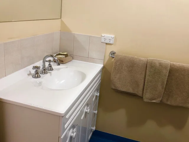 Basic, Double Bed, SHEFFIELD MOTOR INN 2/2