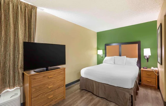 Deluxe, Studio, Queen Bed, Studio 6 Extended Stay Fishkill Route 9 NY 1/5