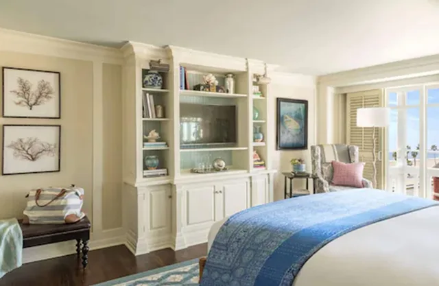 Room, King Bed, Partial Ocean View, Shutters On The Beach 3/5