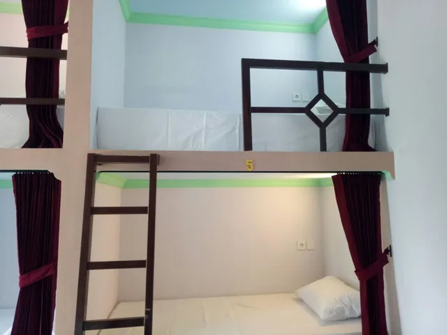 سكن مشترك مختلط، Pering Bungalow 1/4
