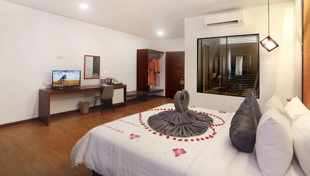 جناح جونيور بسرير كينج بإطلالة على المسبح بشرفة، Central Corner D Angkor 6/9