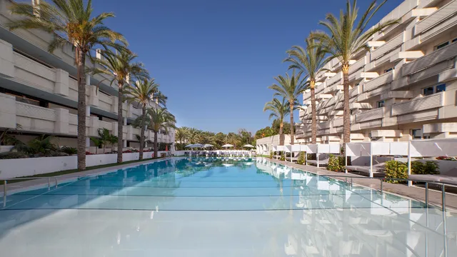 غرفة عائلية بشرفة، Alanda Hotel Marbella 1/1