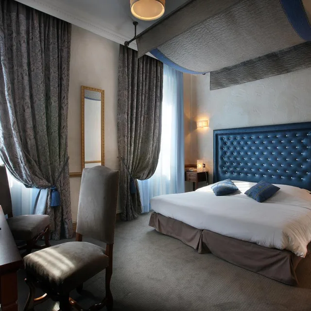 Charming, Double Bed، Chateau des Comtes de Challes 5/10
