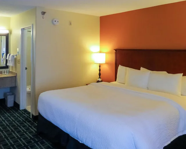 Standard, King Bed, Quality Inn Cranberry Township 1/4
