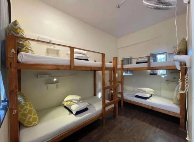 سكن مشترك بأربعة أسرّة للنساء، Locomo Hostel - Mumbai Airport 1/1