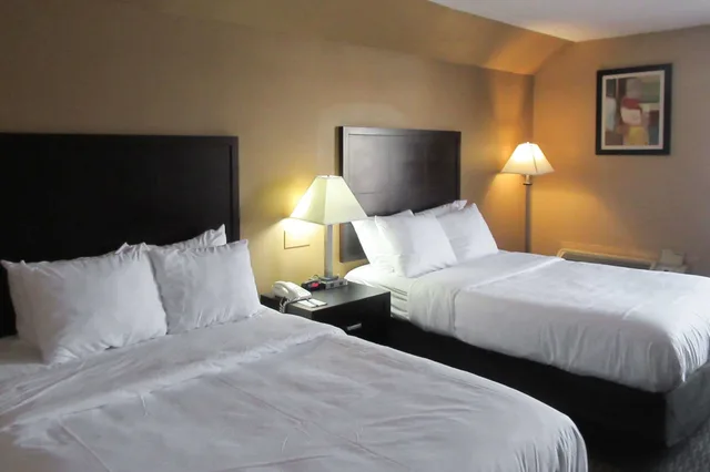 غرفة بسريرين مزدوجين لذوي الإعاقة، Quality Inn & Suites Cincinnati Uptown Norwood 2/4
