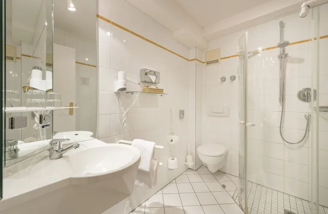 Classic, King Bed, Lake View, Exclusive Hotel Der Westerhof 3/3