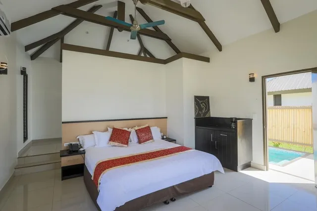 Bure, Pool, Twin Beds, Beach Front، Landers Bay Resort Spa Adults Only 2/3