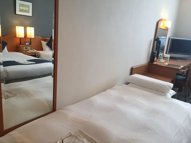 Room, Twin Beds, Two Extra Beds، Koraku Hotel 2/3