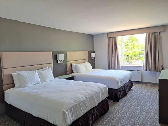 Executive, 2 Queen Beds, Best Western Plus Vancouver Airport Hotel 2/4