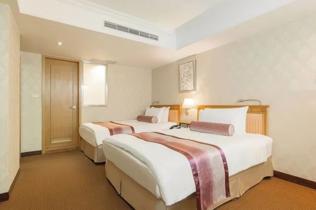 Deluxe, Twin Beds, No Window، Cosmos Hotel Taipei 2/4