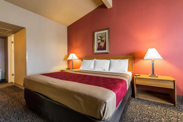 غرفة بسرير كينج، Rodeway Inn Brush, CO 2/2