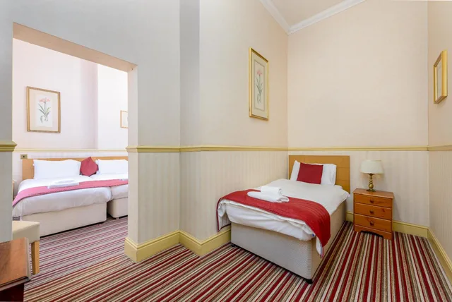 غرفة ثلاثية بإطلالة على البحر، Hotel Prince Regent 2/8
