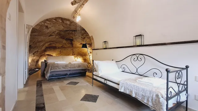 غرفة فاخرة رباعية بسرير كينج، Ibla Rooms 3/3