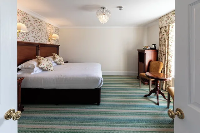 جناح بسرير مزدوج، Lake District Castle Inn 4/7