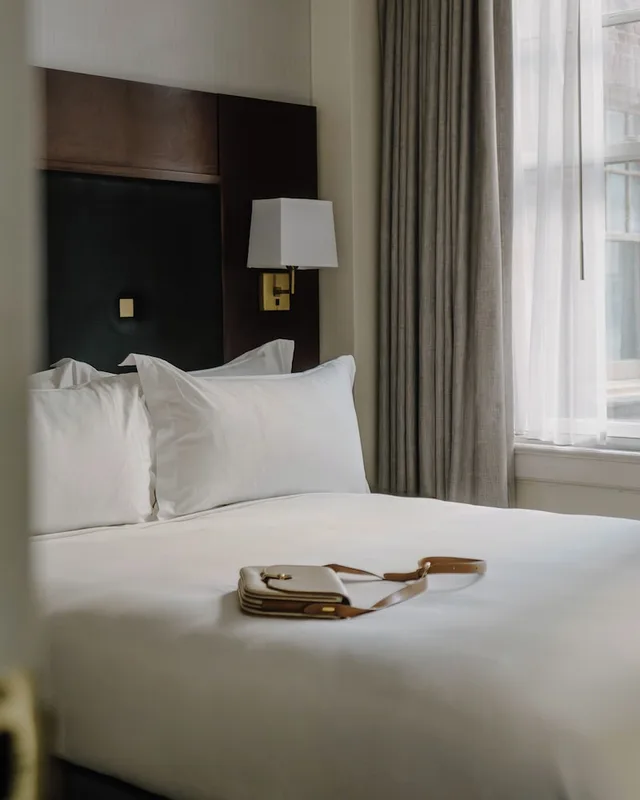 غرفة قياسية بسرير كوين، Club Quarters Hotel Downton Houston 2/8