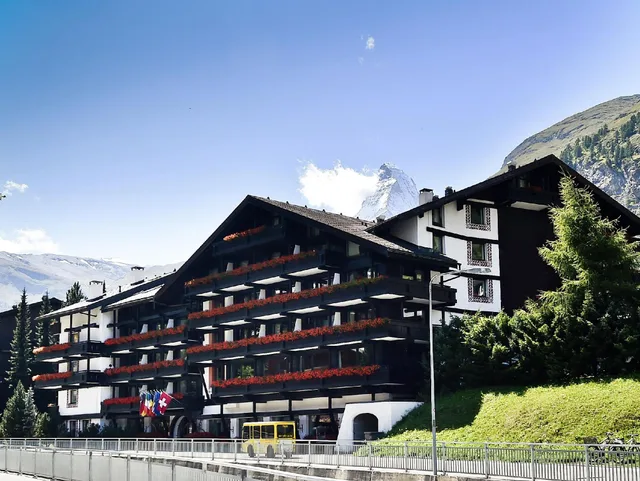 غرفة ديلوكس بسرير فردي وسرير كوين، Alpenhof Hotel 1/1