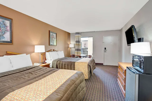غرفة بسريرين مزدوجين، Days Inn by Wyndham Hernando 2/2