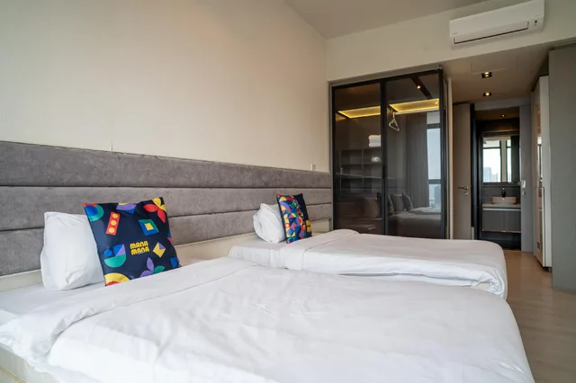 Deluxe, Twin Beds, Expressionz Professional Suites by G Suites 2/2
