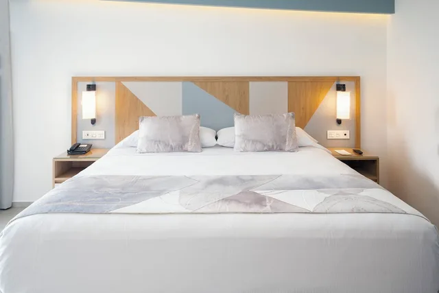 غرفة بسريرين مزدوجين بإطلالة على البحر، RIU Caribe All Inclusive 5/7
