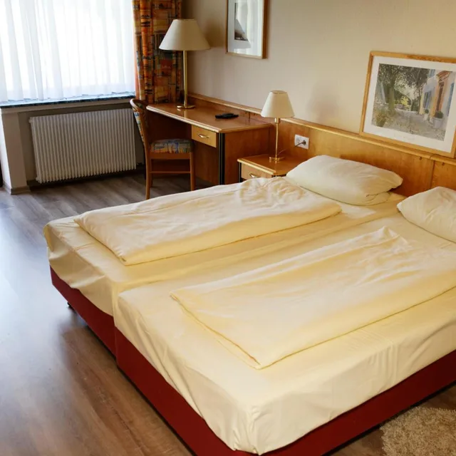 غرفة بسرير مزدوج بحمام خاص، Hotel Restaurant Rodizio Paderborn 5/10