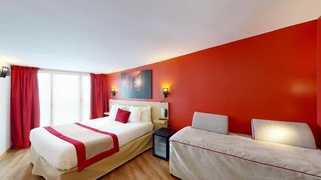 غرفة بسرير فردي وسرير كوين وسرير فردي وسرير كوين مع أريكة، Best Western Hotel Opera Drouot 2/8