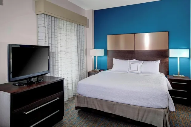 استوديو بسرير كينج مع أريكة لذوي الإعاقة، Residence Inn By Marriott Cleveland Downtown 2/3