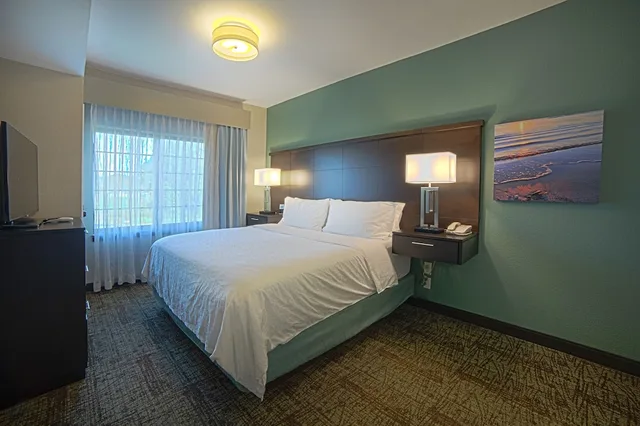 جناح بسرير كوين بغرفة نوم واحدة بمطبخ لذوي الإعاقة، Staybridge Suites Houston-Nasa/Clear Lake 1/6