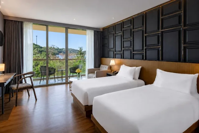 Deluxe, Twin Beds, Lagoon View، Wyndham Grand Nai Harn Beach Phuket 1/10