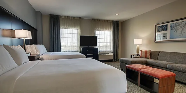 جناح بسريرين كوين بغرفة نوم واحدة بمطبخ لذوي الإعاقة، Staybridge Suites Iah Airport East 2/4