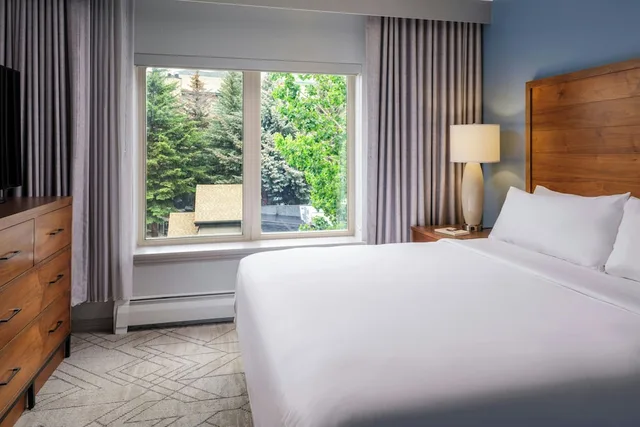 فيلا بسريرين مزدوجين بشرفة بغرفتي نوم، Sheraton Lakeside Terrace Villas at Mountain Vista Avon Vail Valley 1/10