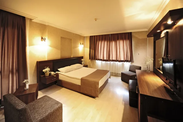 غرفة قياسية ثلاثية بثلاثة أسرّة، Üstün Otel Alsancak 8/10