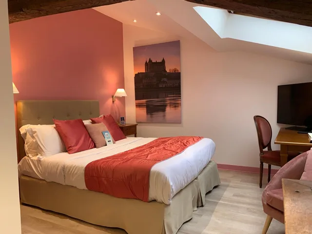 غرفة سوبيريور بسرير كوين، Kyriad Saumur Centre 10/10