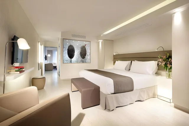 جناح، Eurostars Book Hotel 1/2