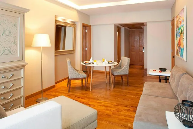Ambassador, Penthouse Suite, King Bed, Club Lounge Access, High Floor، Marriott Tuxtla Gutierrez Hotel 2/2