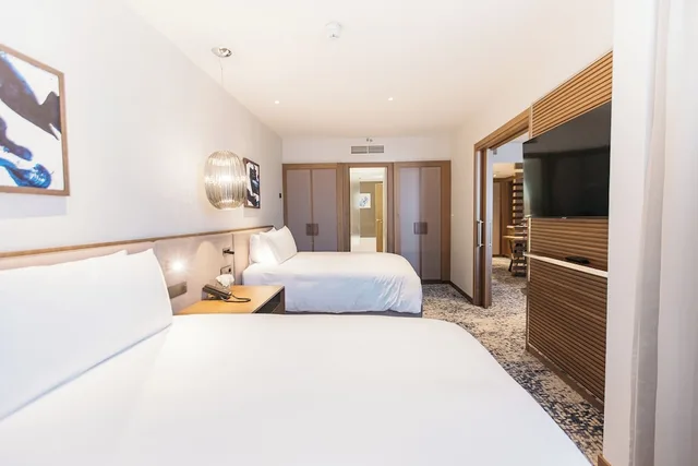 غرفة كلاسيكية بسريرين منفصلين مع دخول صالة النادي، InterContinental Barcelona 7/10