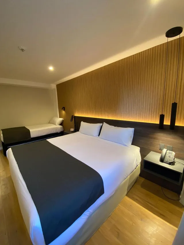 غرفة رباعية بثلاثة أسرّة، Canal Beagle Hotel 3/6