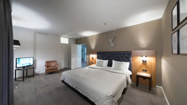 جناح، BILDERBERG HOTEL 'T SPEULDERBOS 1/2