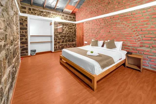 1 Bedroom, Suite, King Bed, Valley View, Balcony، Zac's Valley Resort 2/3