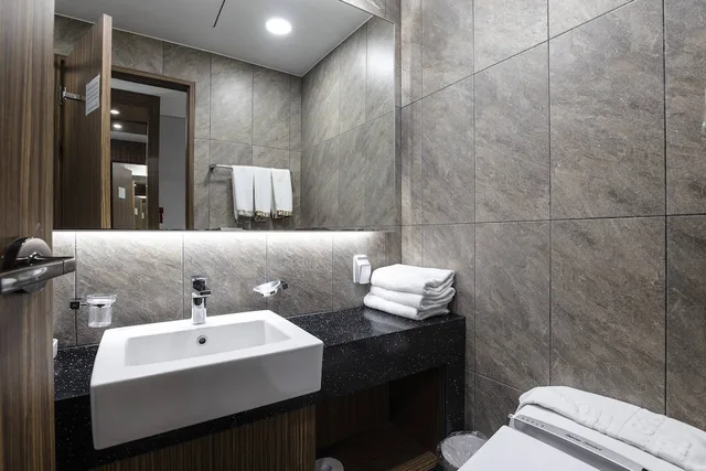 غرفة قياسية بسريرين منفصلين بإطلالة على البحر، Western Grace Hotel 5/5