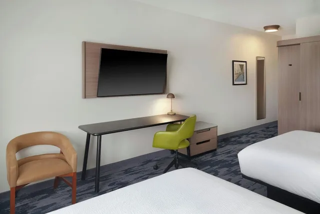 Room, 2 Queen Beds, Fairfield by Marriott Inn & Suites Columbus 4/8