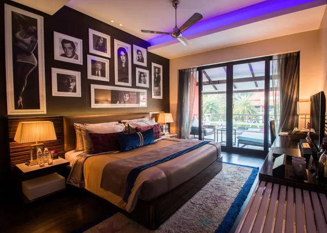 Luxury, King Bed, Pool View, Planet Hollywood Beach Resort 2/4